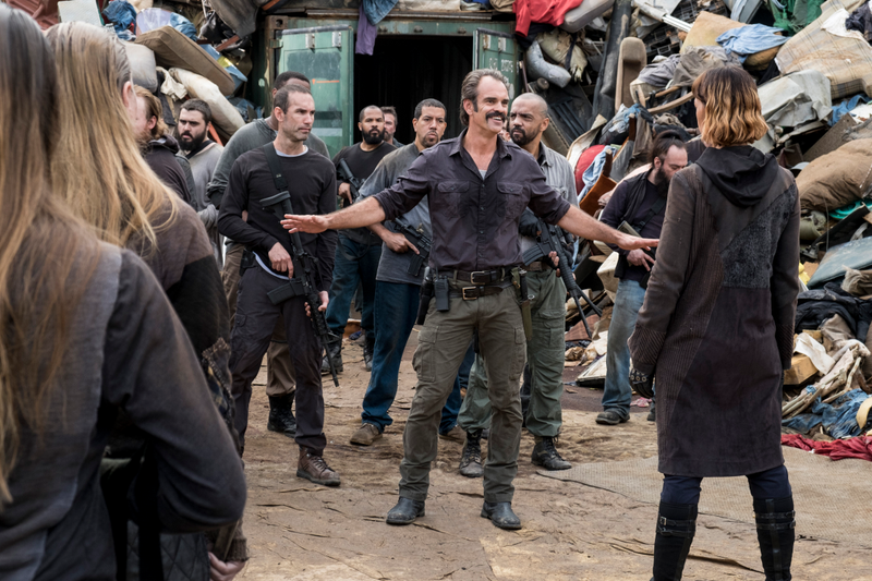 Simon ( Steven Ogg) wuvs Jadis (Pollyanna McIntosh) this much.
